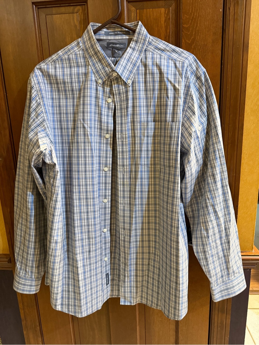 Eddie Bauer Mens L Blue Plaid Button Down Shirt Wrinkle Resistant Relaxed Fit